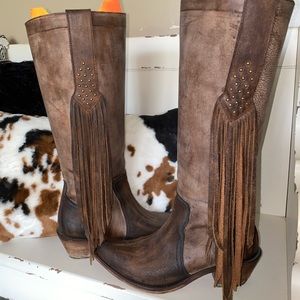 Western fringe leather boots. Corral brand size 8. Excellent condition.
